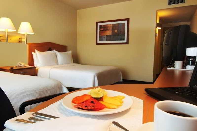 Fiesta Inn Cuautitlan Cuautitlán Izcalli Eksteriør billede